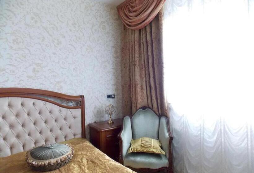 غرفة قياسية, Weena House