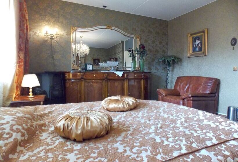 غرفة ديلوكس, Weena House