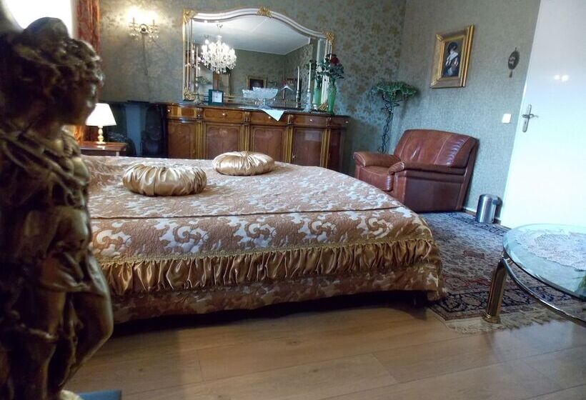 غرفة ديلوكس, Weena House