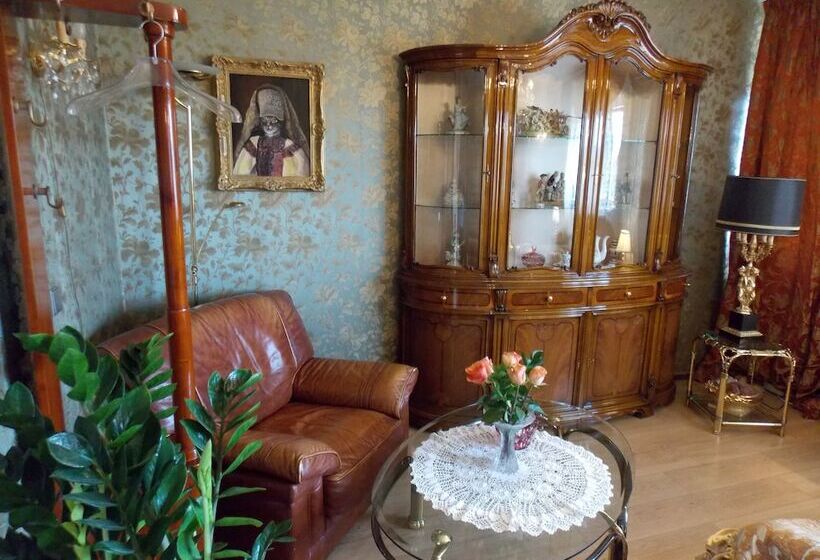 غرفة ديلوكس, Weena House