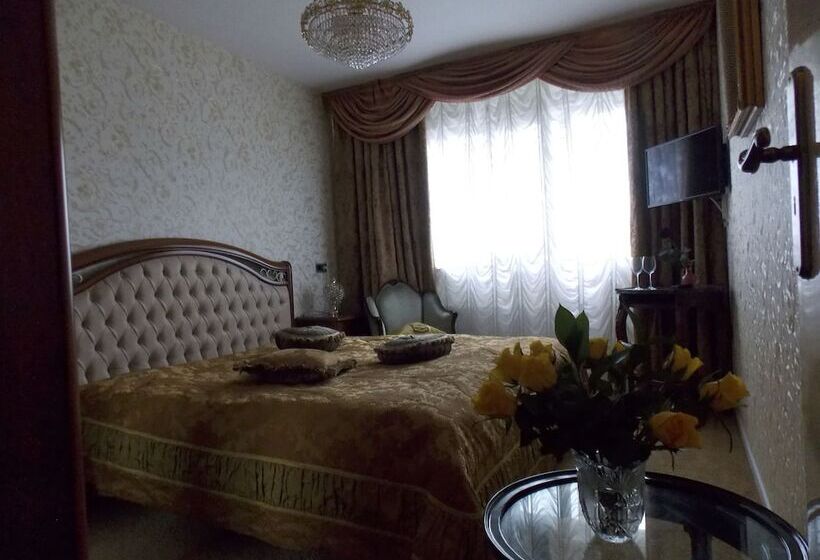 غرفة قياسية, Weena House