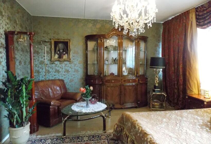 غرفة ديلوكس, Weena House