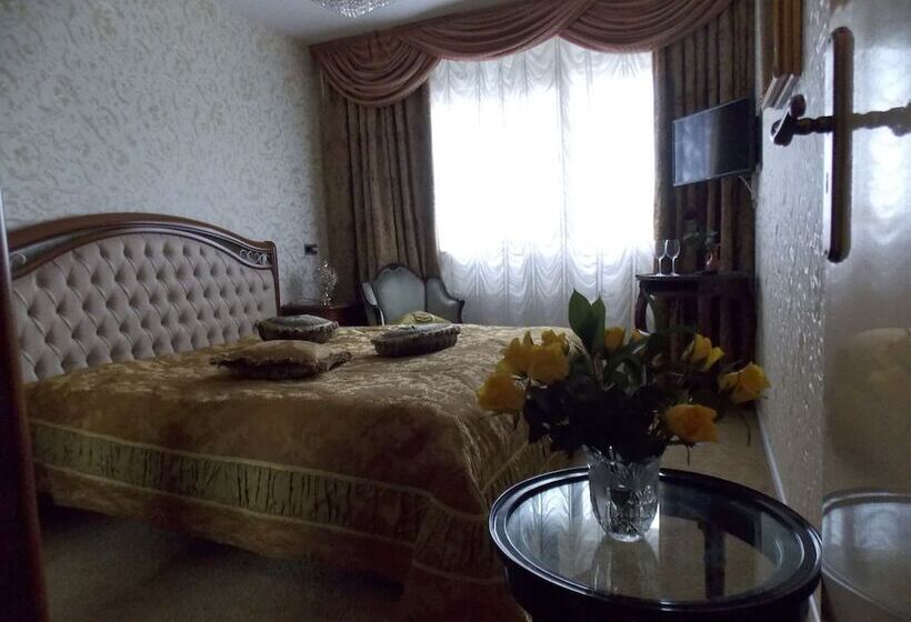 标准间, Weena House