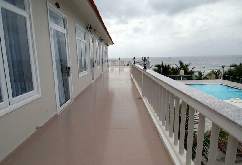 Medencére Néző Superior Szoba, Saigon Emerald Beach Resort