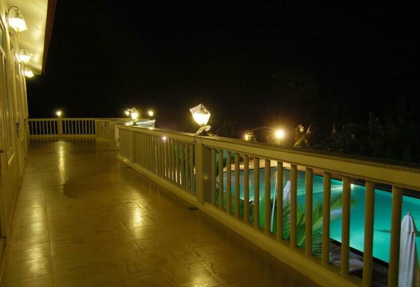 Medencére Néző Superior Szoba, Saigon Emerald Beach Resort