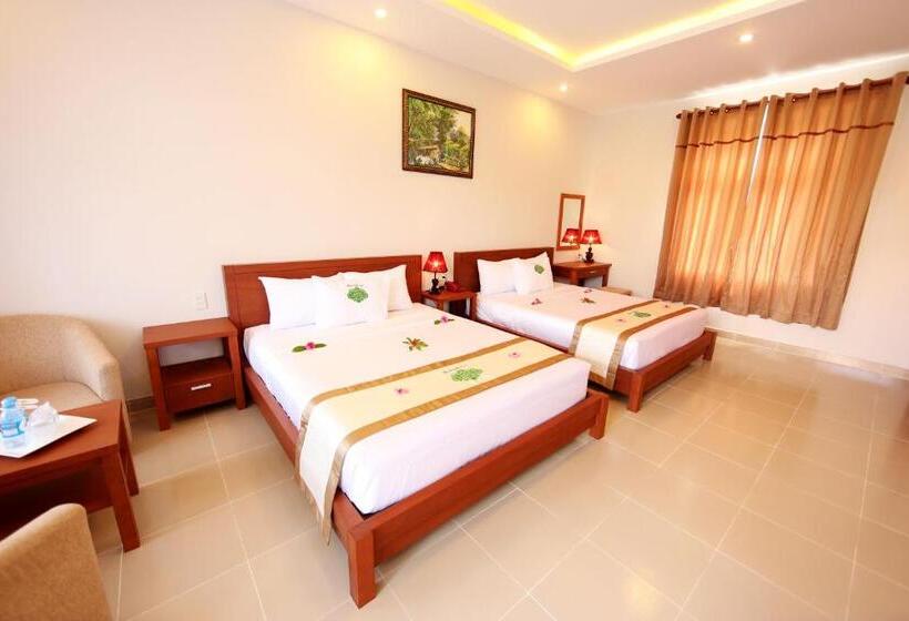 Háromágyas Deluxe Szoba, Saigon Emerald Beach Resort
