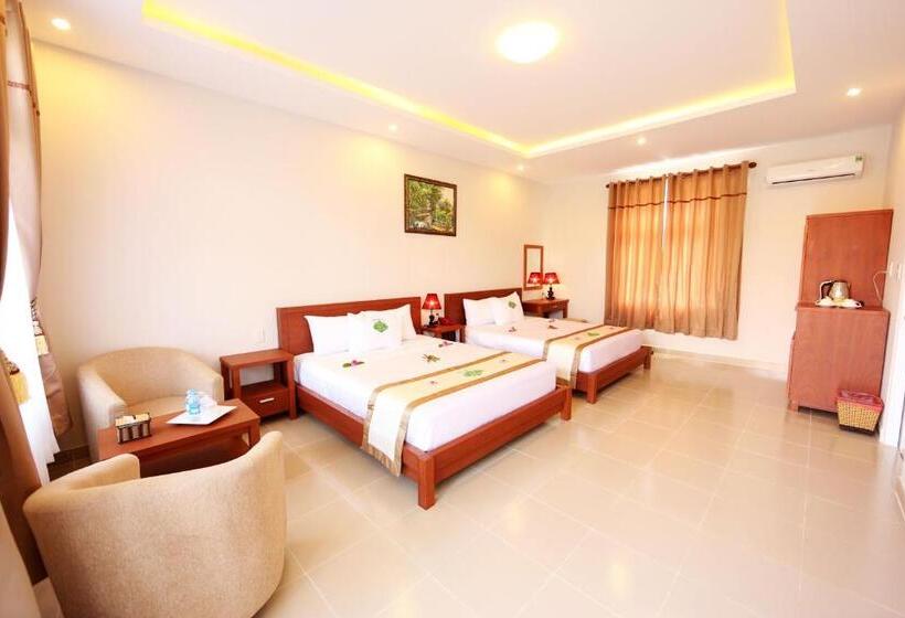 Háromágyas Deluxe Szoba, Saigon Emerald Beach Resort