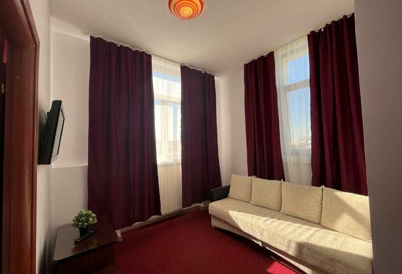 سوییت, Tineretului