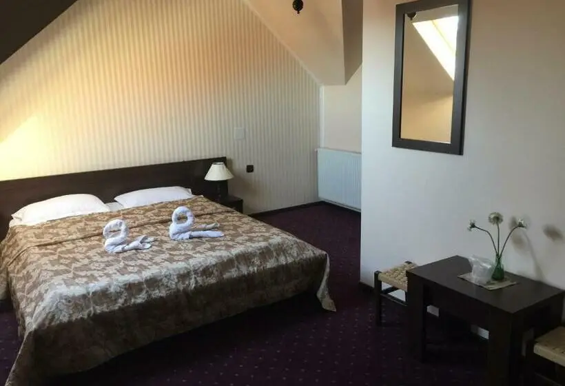 Economy-huone, Garden Retreat