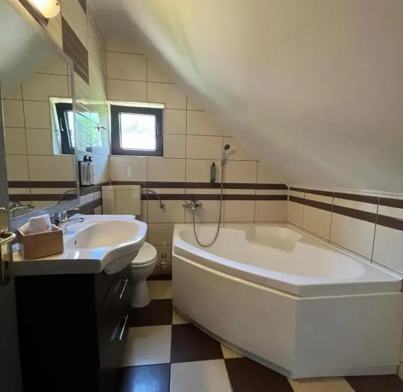 Economy-huone, Garden Retreat