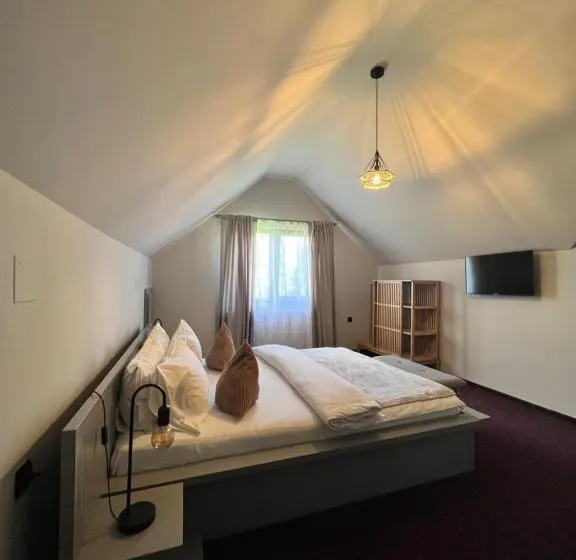 Economy-huone, Garden Retreat
