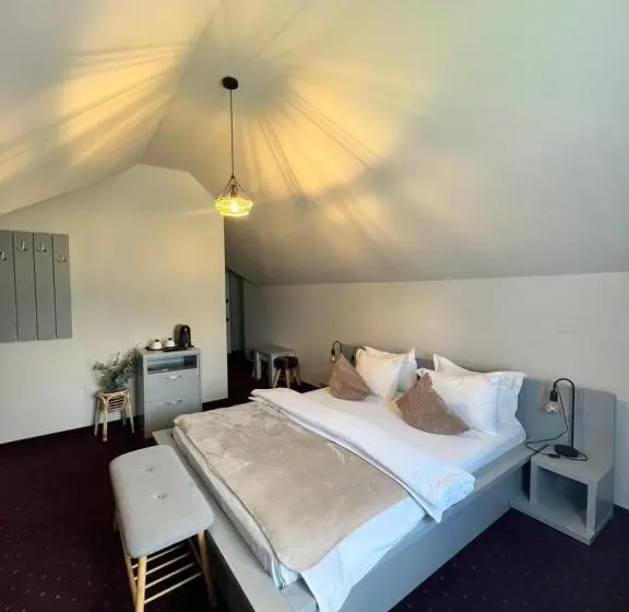 Economy-huone, Garden Retreat