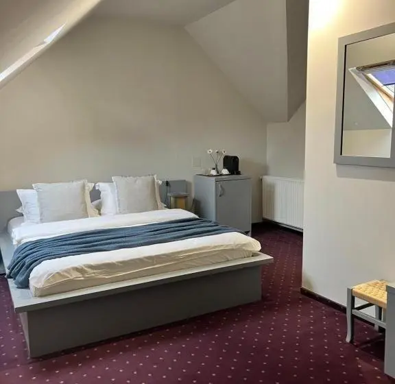 Economy-huone, Garden Retreat