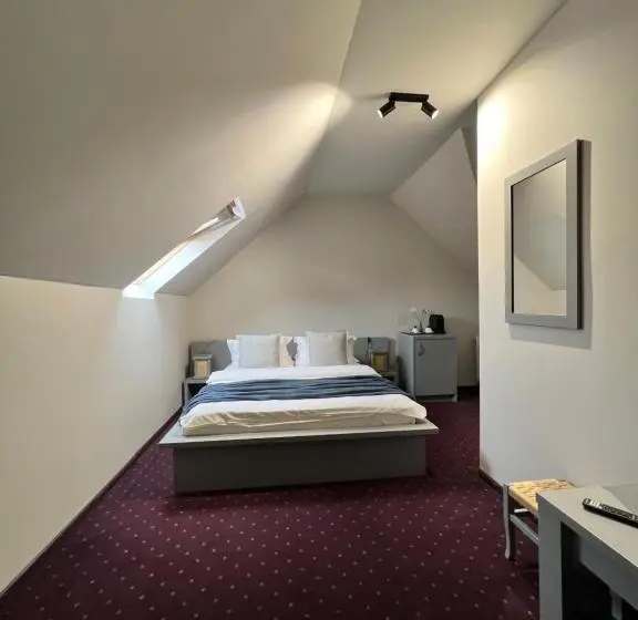 Economy-huone, Garden Retreat