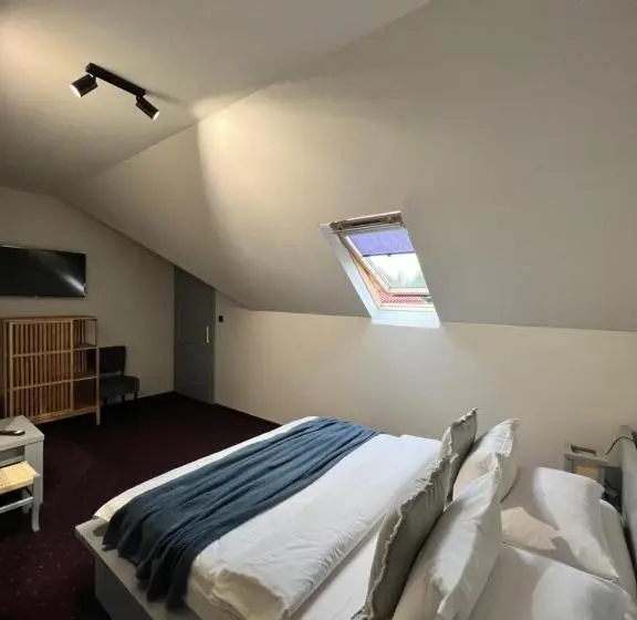 Economy-huone, Garden Retreat
