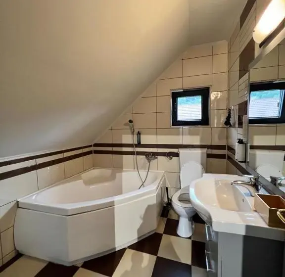 Economy-huone, Garden Retreat