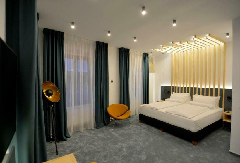 اتاق سوپریور, Kleines