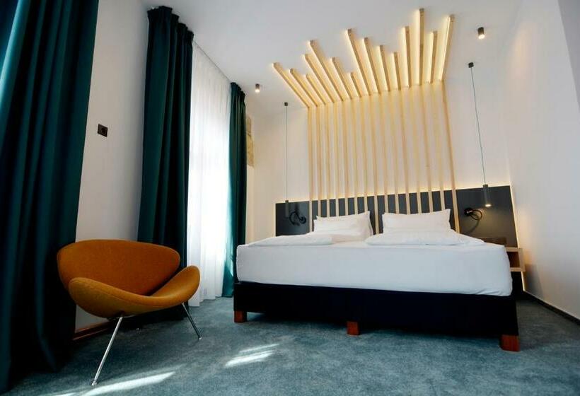 اتاق سوپریور, Kleines