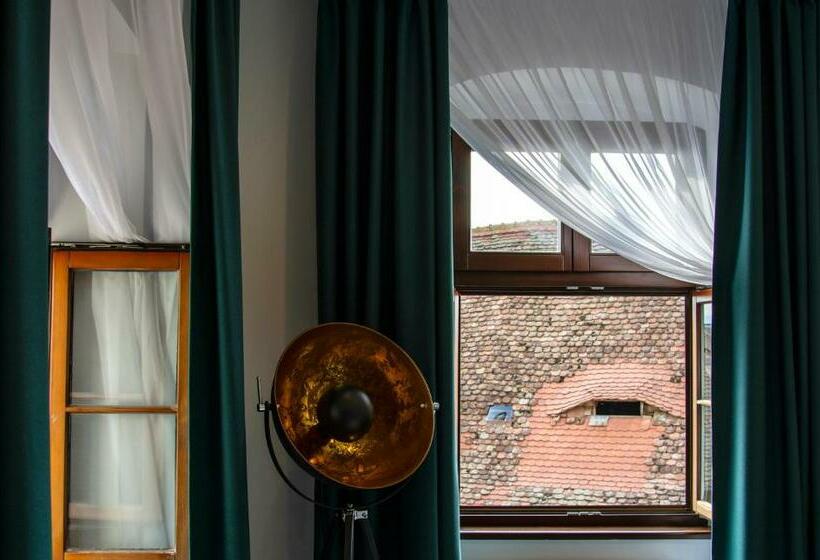 اتاق سوپریور, Kleines