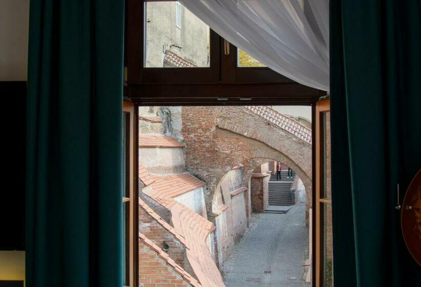 اتاق سوپریور, Kleines