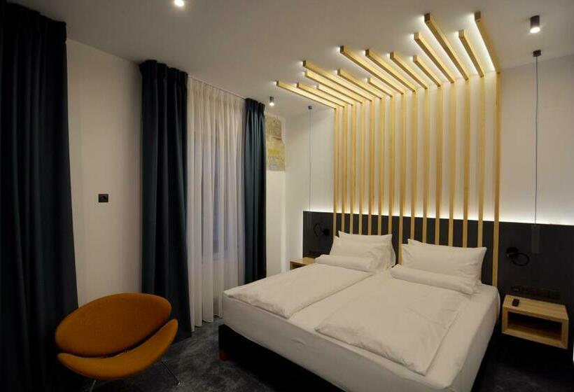 اتاق سوپریور, Kleines