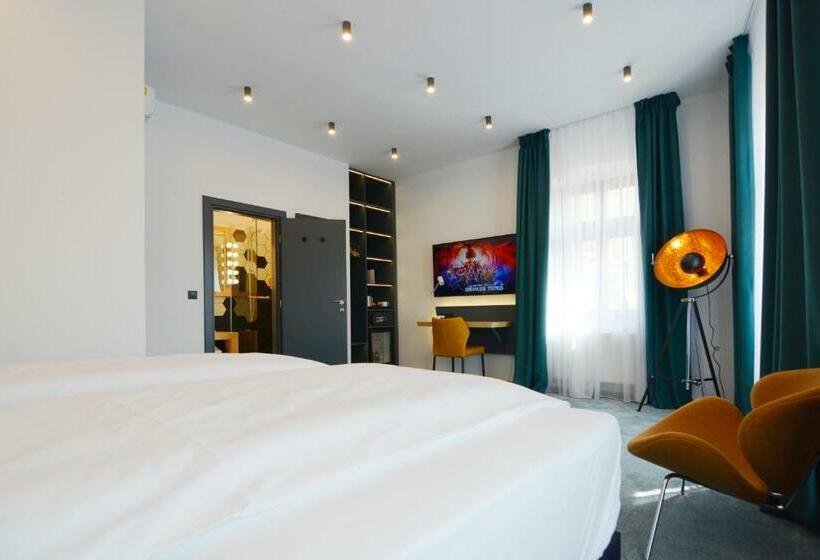 اتاق سوپریور, Kleines