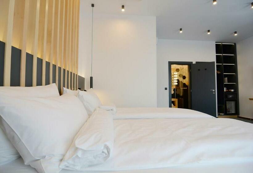 اتاق سوپریور, Kleines