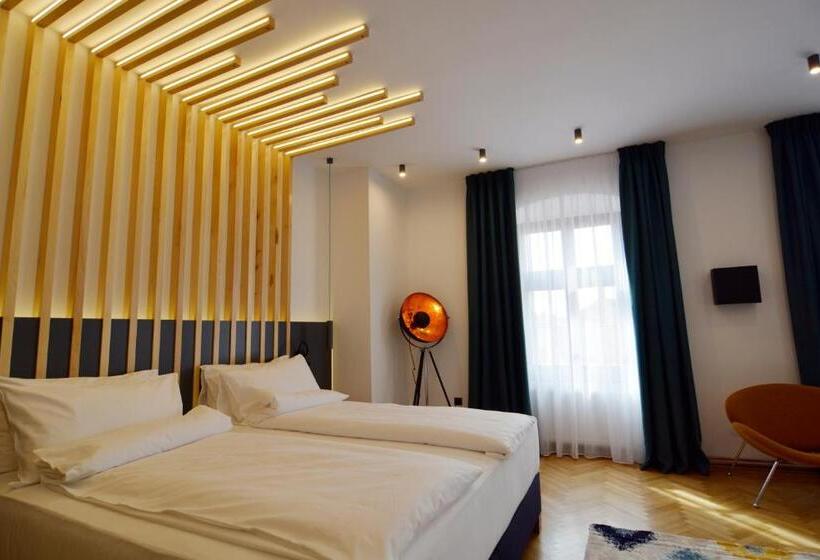 اتاق لوکس, Kleines