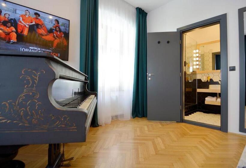 اتاق لوکس, Kleines