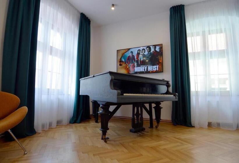 اتاق لوکس, Kleines