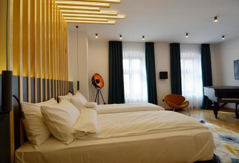 اتاق لوکس, Kleines