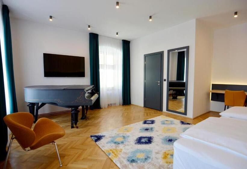 اتاق لوکس, Kleines