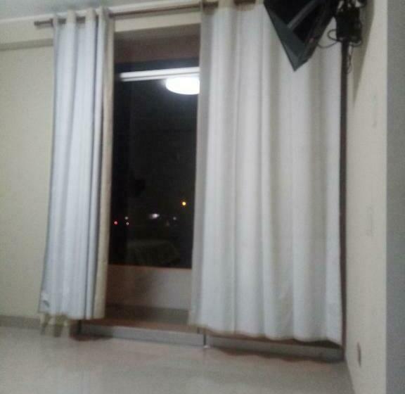 اتاق خانوادگی, Hostel Willys House