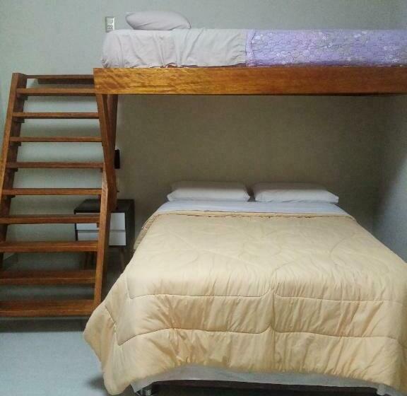 اتاق خانوادگی, Hostel Willys House