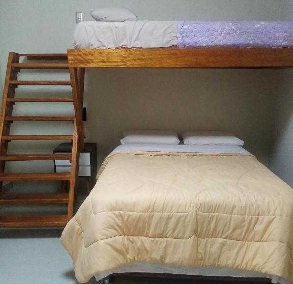 اتاق استاندارد سه نفره, Hostel Willys House