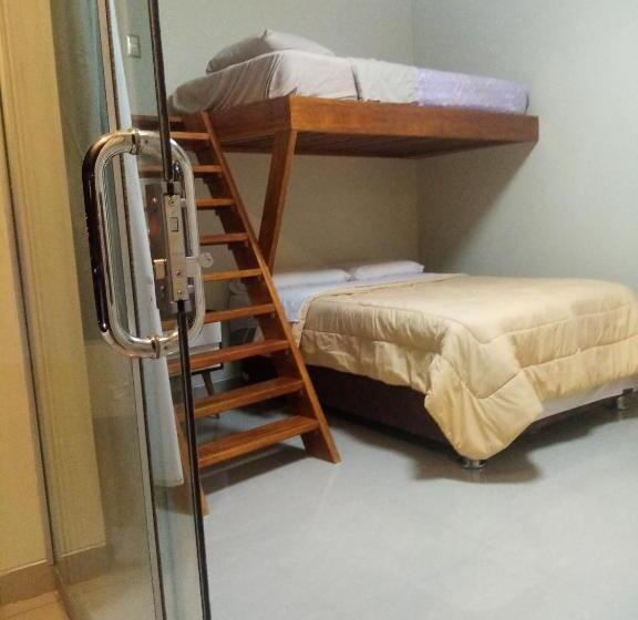 اتاق استاندارد سه نفره, Hostel Willys House