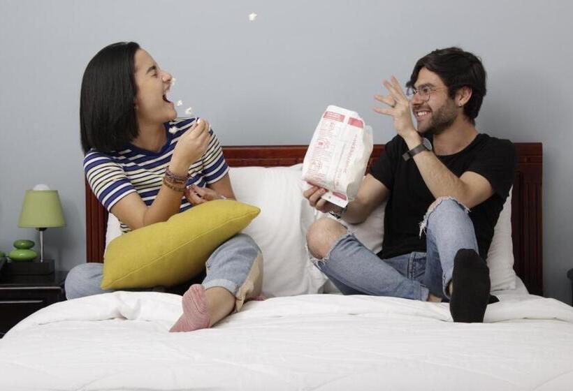 غرفة قياسية مطلة على الجبل, 4 Mundos