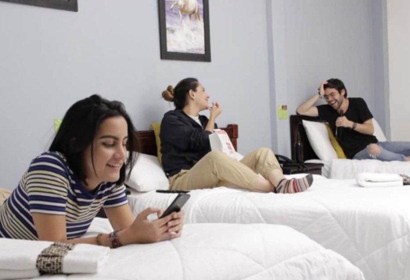 غرفة كلاسيكية ثلاثية, 4 Mundos