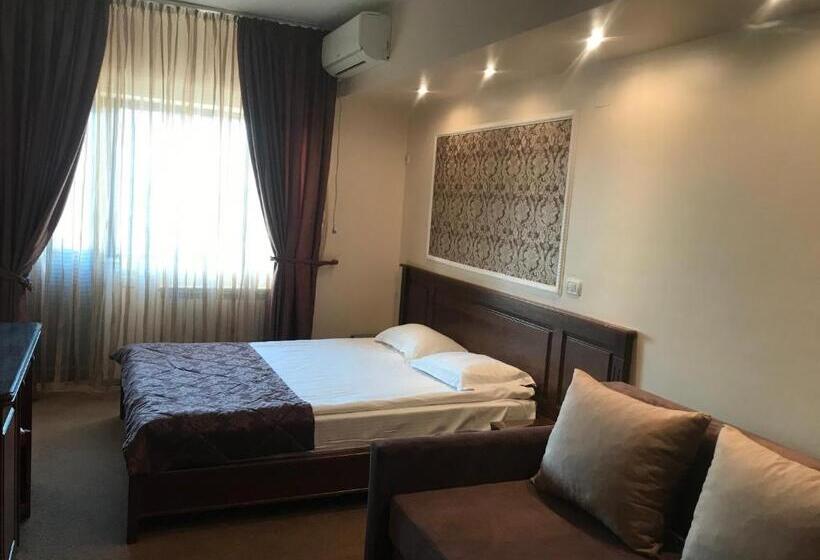 اتاق استاندارد سه نفره, Ana