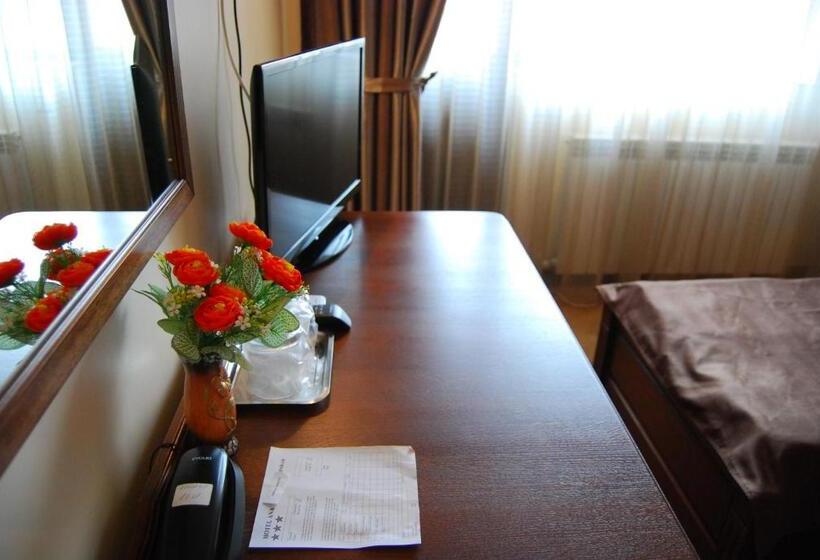 اتاق استاندارد سه نفره, Ana