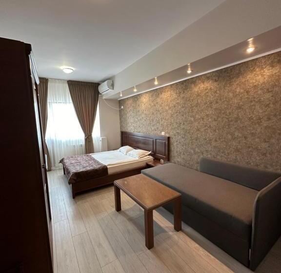 اتاق استاندارد سه نفره, Ana