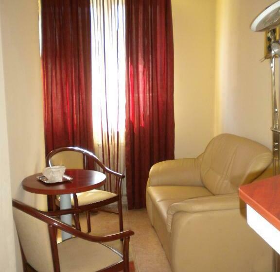 주니어 스위트, Ary