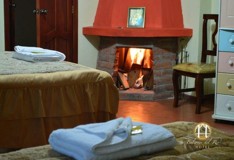 패밀리 룸, Balcones Del Río