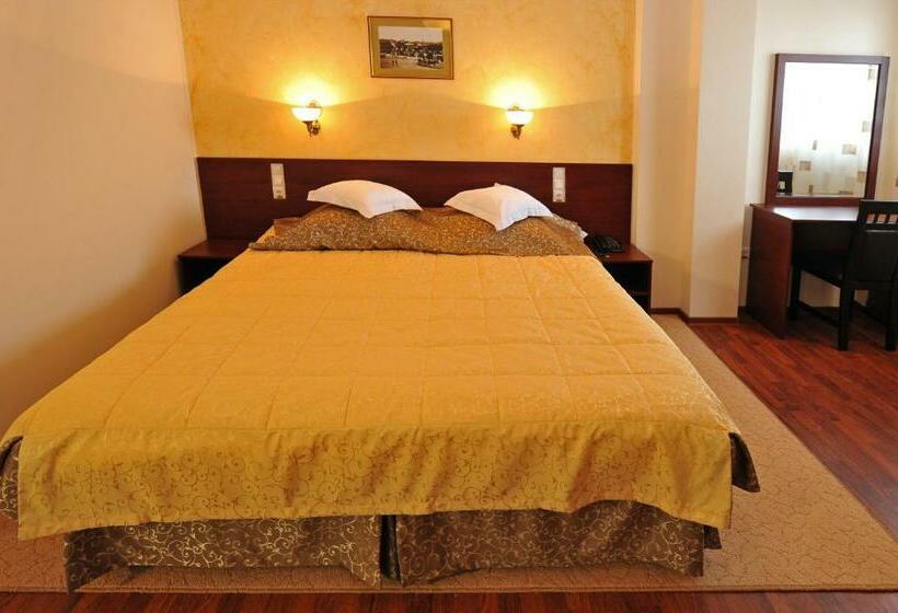 コンフォートルーム, Casa Maria Arges