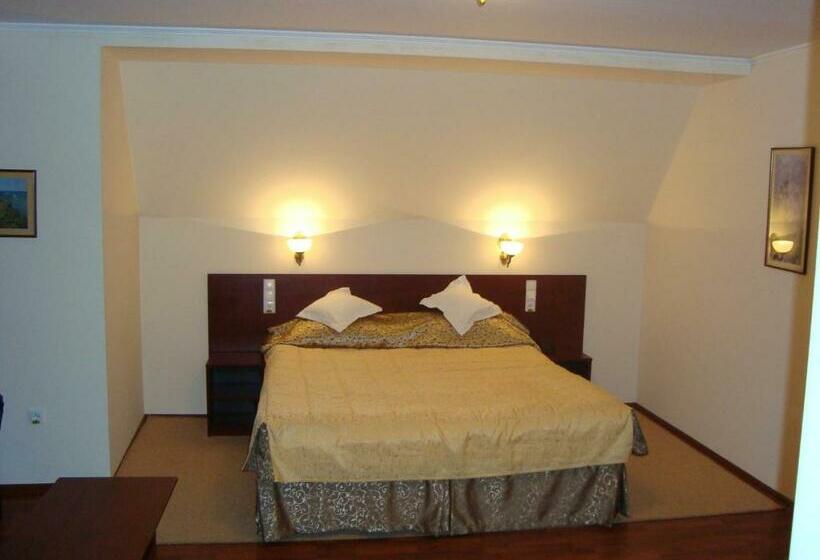 コンフォートルーム, Casa Maria Arges