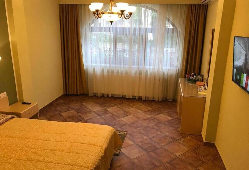 コンフォートルーム, Casa Maria Arges