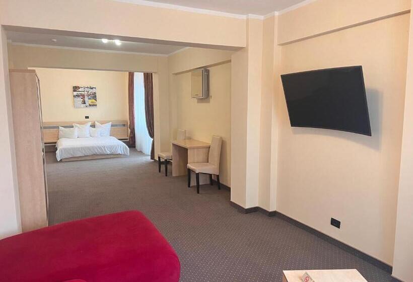 דירה בת חדר שינה 1 עם מרפסת, Clipa