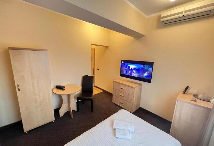 חדר סטנדרט יחיד, Clipa