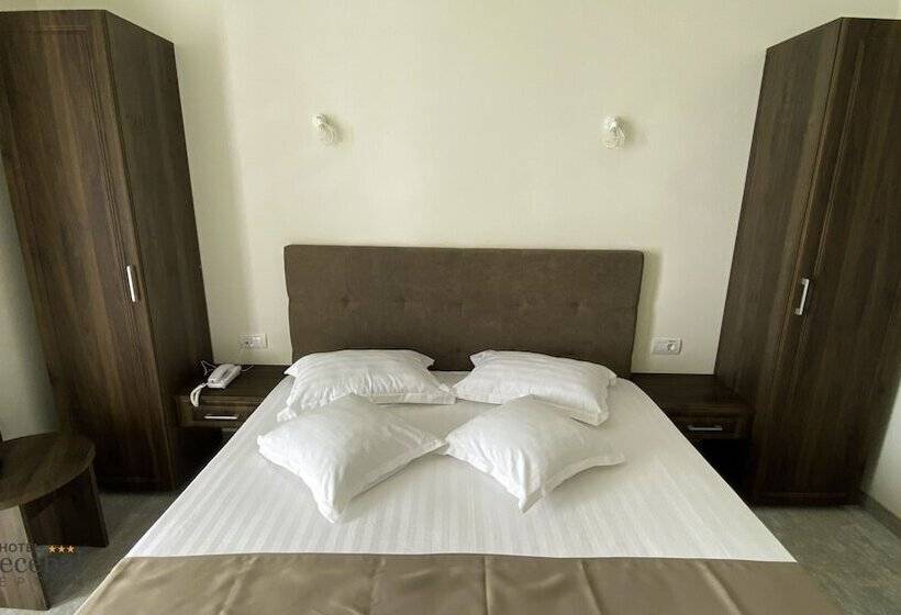 Люкс Кровать Квин, Decebal Estival Neptun