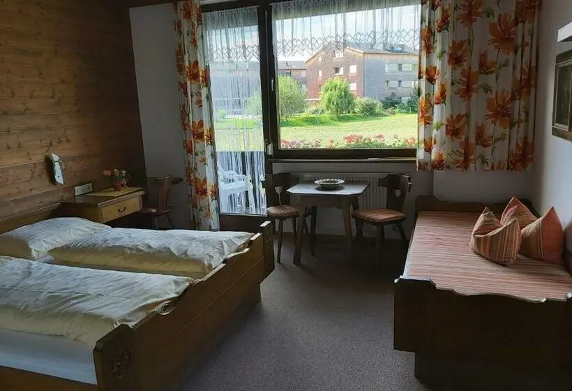 Standard Kolmen Hengen Huone Parveke, Gästehaus Gitti Dorner